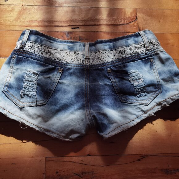 bleached blue shorts with lace detail - Picture 4 of 4